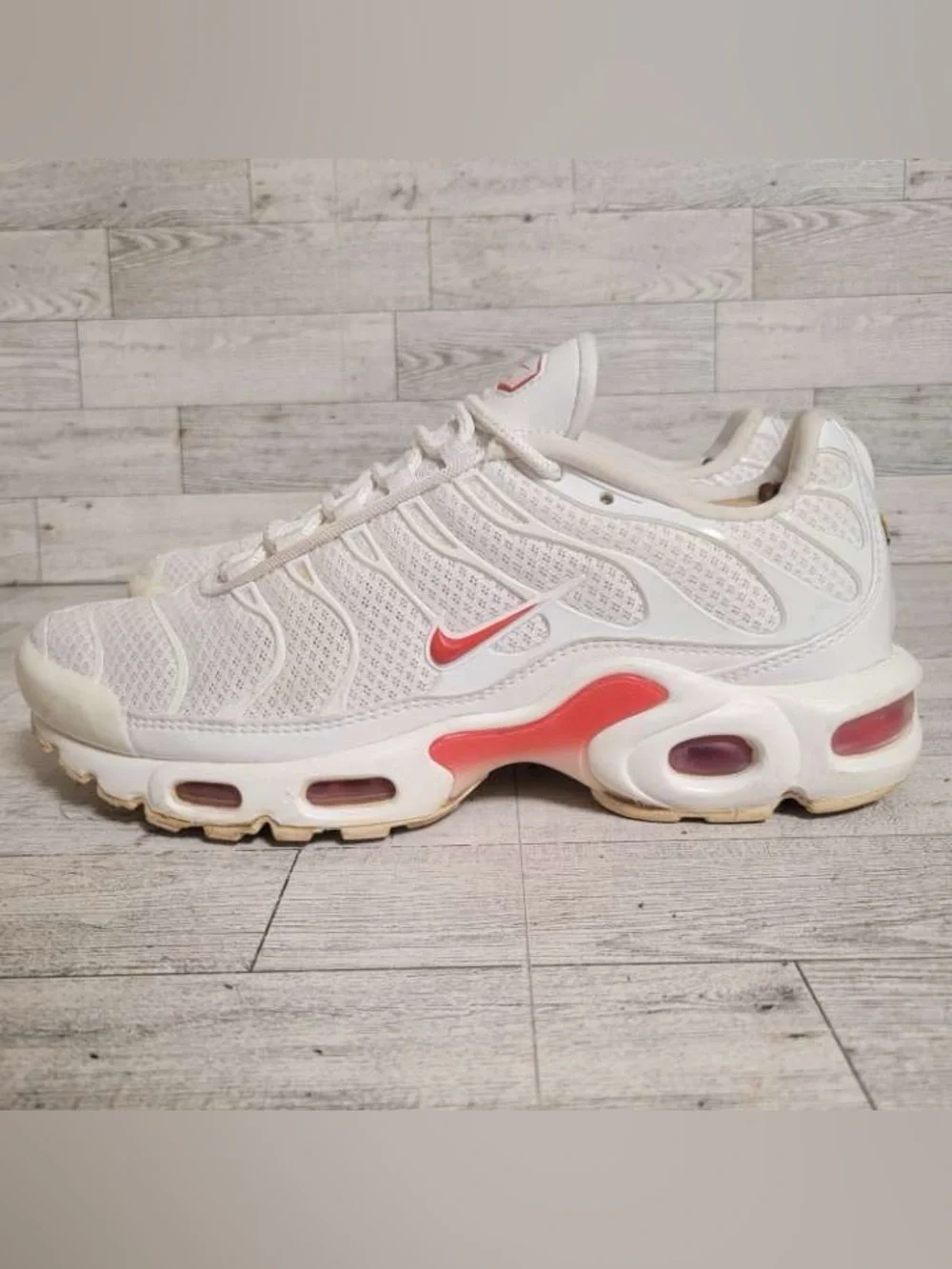 Women’s Nike Air Max Plus White Track Red Mesh Athletic Sneakers Shoes Size 7.5